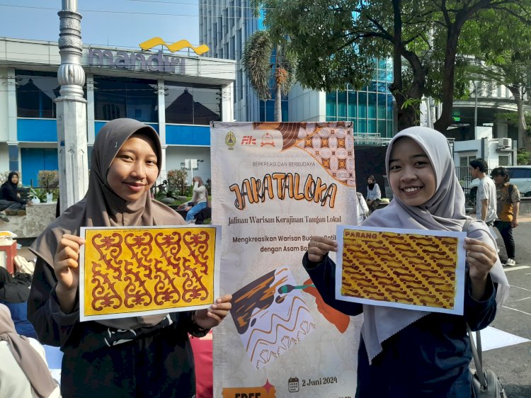 Mahasiswa Ilmu Komunikasi Universitas Semarang mengkampanyekan Jalinan Warisan Kerajinan Tangan Lokal atau Jarataloka dalam giat CFD di Kawasan Simpang Luma, Semarang, Minggu (2/6). Istimewa 