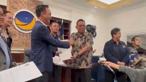 Setyohadi saat menerima rekomendasi dari DPP Nasdem, Selasa (4/6) kemarin. Rubadi/ RMOLJateng. 