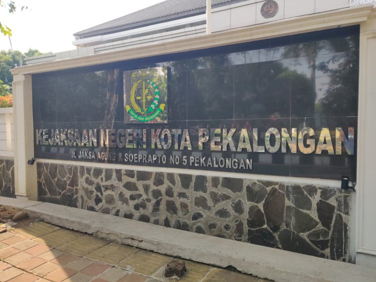 Plang Kejaksaan Negeri Kota Pekalongan