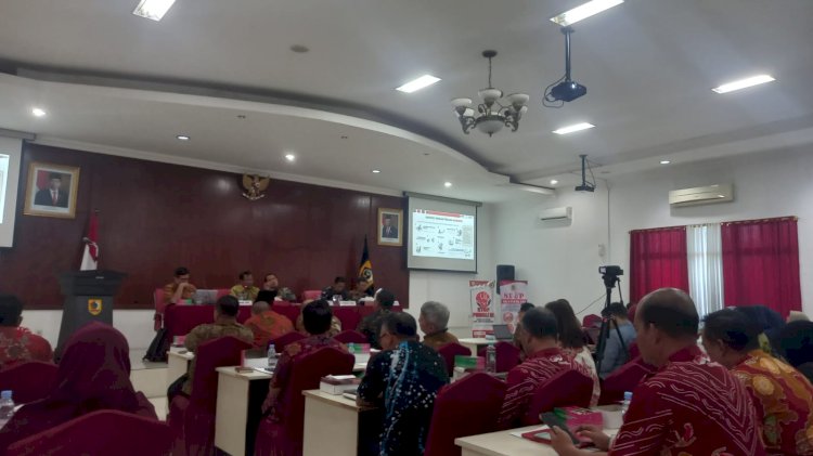 Bupati Joko Sutopo, Pj Sekda FX Pranata, dan  para pimpinan OPD di lingkup Pemkab Wonogiri mengikuti  rapat Koordinasi di ruang rapat Girimanik Kantor Setda Wonogiri, Kamis (6/6) siang. Tulus Premana/RMOLJateng