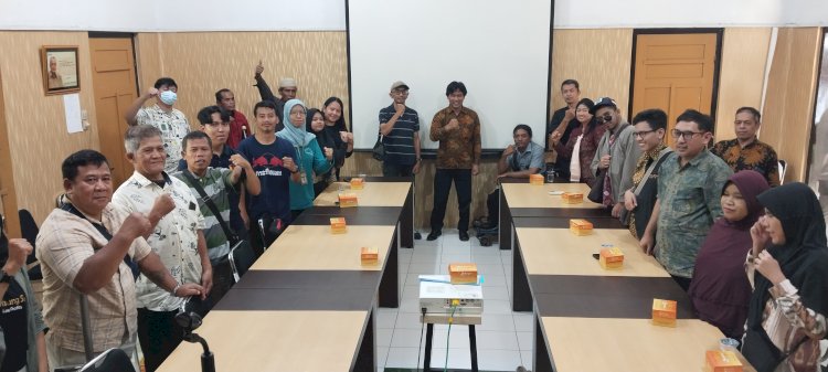 Rapat Pehamanan Kepemiluan Pada Disabilitas Di Kantor Bawaslu Salatiga Diikuti Sejumlah Kelompok Difabel Dan Awak Media Di Kantor Bawaslu Salatiga, Jumat (07/06). Erna Yunus B