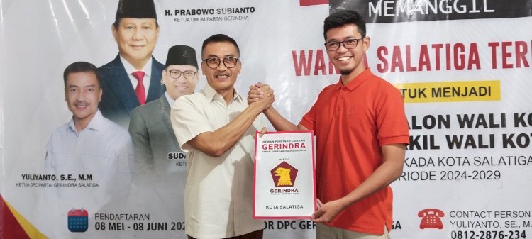 Politisi Muda PKS, Abdul Fattah Ismail Farras alias Faros saat mengembalikan formulir pendaftaran Pilwakot di Kantor DPC Partai Gerindra Salatiga, Sabtu (8/6). Erna Yunus B/RMOLJateng