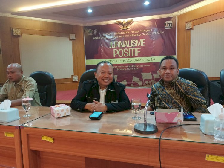 Ketua Ikatan Jurnalis Televisi Indonesia (IJTI,) Pengurus Daerah (Pengda) Jawa Tengah Teguh Hadiprayitno Dalam Diskusi Jurnalisme Damai Yang Berlangsung Di Aula Kantor Kesbangpol Jateng, Senin (10/06). Umar Dani/RMOLJawaTengah