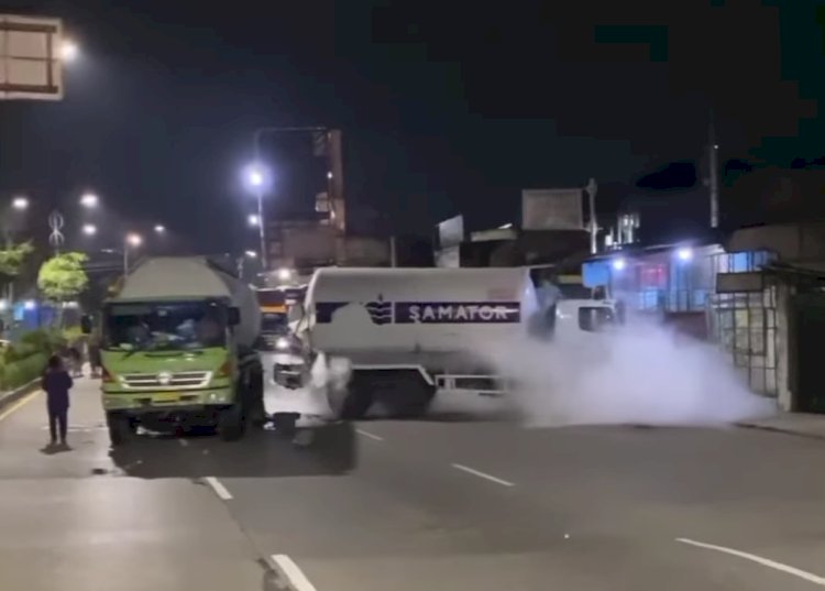 Tabrakan dua truk tangki terjadi, Rabu (12/6) dini hari di dekat Lampu Merah Jrakah, Tugu, Semarang. Dicky Aditya/RMOLJateng
