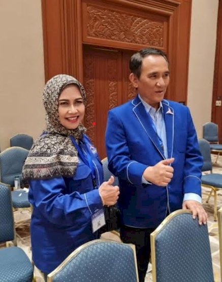 Ketua Dewan Pimpinan Cabang (DPC) Partai Demokrat Salatiga Ir Diah Sunarsasih bersama Ketua Badan Pemenangan Pemilu (Bappilu) Partai Demokrat Andi Arief. Istimewa/ Erna Yunus B/RMOLJawaTengah