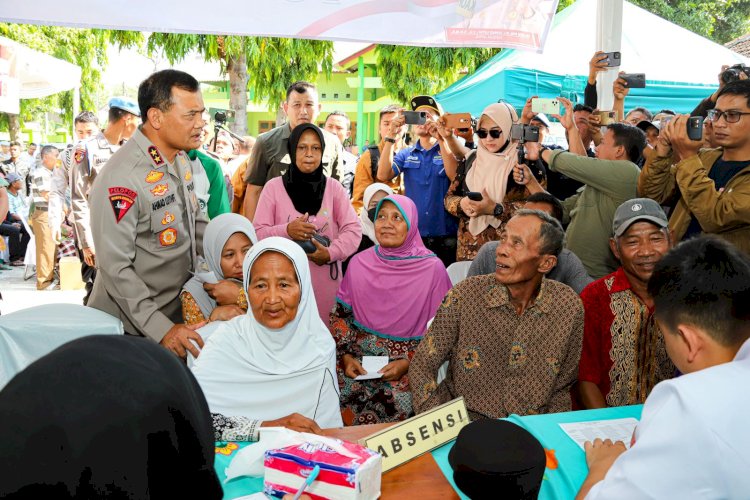 Kapolda Jawa Tengah Irjen Pol Ahmad Luthfi memberikan materi pemahaman hukum bagi ratusan masyarakat Sukolilo, Pati, Kamis (20/6). Dicky Aditya/RMOLJateng