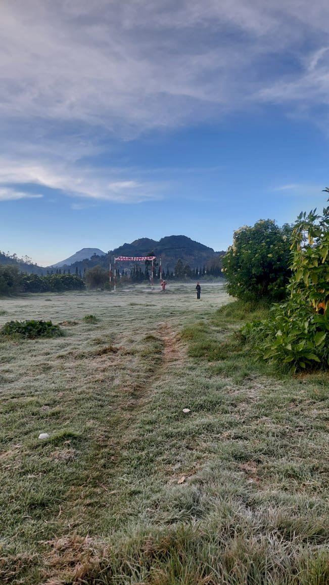 Embun Upas Muncul Di Kompleks Candi Arjuna Dieng. Budi Agung/RMOLJawaTengah