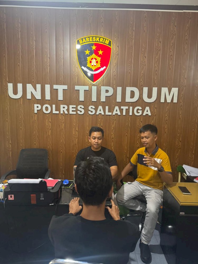 DW, Pelaku Penipuan Dan Penggelapan, Saat Jalani Pemeriksaan Di Sat Reskrim Polres Salatiga, Jumat (28/06). Erna Yunus B/RMOLJawaTengah