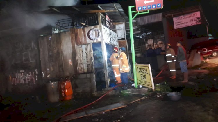 Petugas Pemadam Kebakaran Saat Berusaha Memadamkan Api. Dokumen Badan Penanggulangan Bencana Daerah (BPBD) Wonosobo. Ari S/RMOLJawaTengah