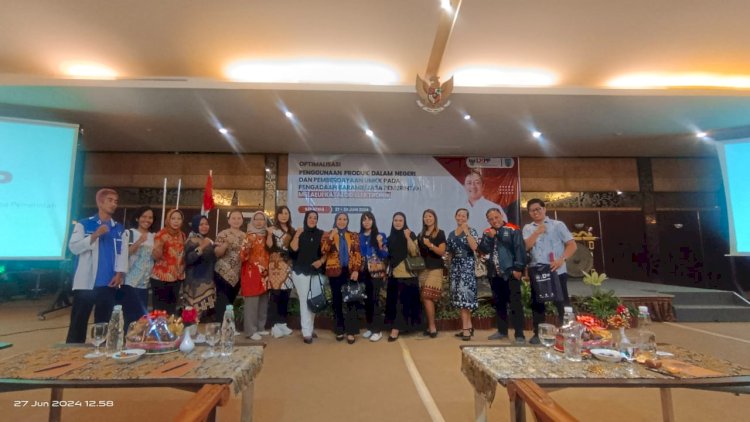 20 pengurus IWAPI Cabang Kota Salatiga hadir seminar pemberdayaan usaha mikro kecil dan koperasi (UMKK) diprakarsai LKPP RI di Laras Asri Resort and Spa, Salatiga, Jumat (28/6). Erna Yunus B/RMOLJateng