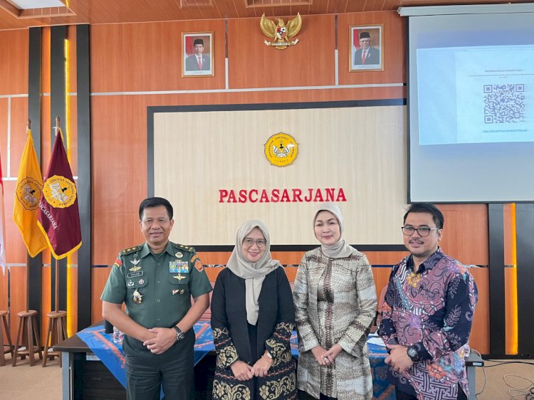 Dari Kiri Ke Kanan, Tenaga Ahli Bidang Ideologi Ketahanan Nasional (Lemhannas) RI Mayjen Fulad, S.Sos., M.Si, Koordinator Program Studi MPP Unsoed Dr. Lilik Kartika Sari, S.Pi, M.Si , Dosen Pascasarjana Dr Rili Windiasih, M.Si, Dan Prof Dr Adhi Iman Sulaiman SIP, M.Si.  Foto: Istimewa
