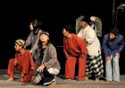 Laron, Teater Lingkar Sentil Kehidupan Beragama yang Lebih Mementingkan Pencitraan