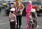 Hari Pertama Ngantor di Polres Magelang Kota, AKBP Dhanang Disambut 2 Polisi Kecil