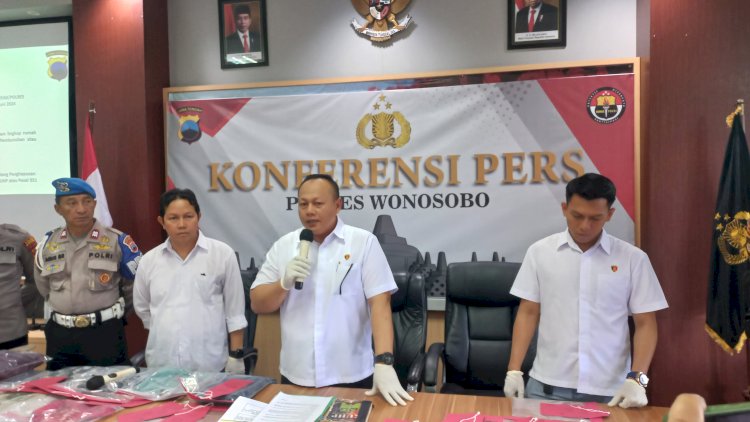 AKP Kuseni alam konferensi pers di Mapolres Wonosobo, Rabu (3/7). Ari S/RMOLJateng