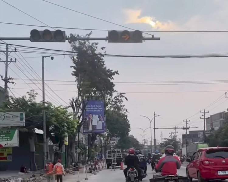 Jalan Majapahit dari arah timur mulai selesai di tinggikan dan betonisasi, sekarang kendaraan bisa menggunakan jalan baru hasil perbaikan. Dicky Aditya/RMOLJateng