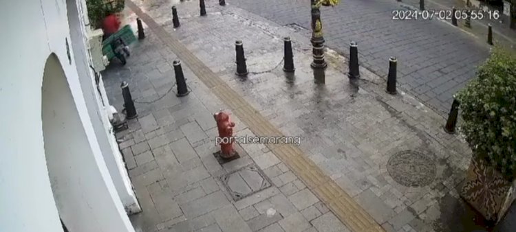 Kejadian Pencurian Di Kota Lama Semarang, Motor Parkir Di Pinggir Jalan Disikat Maling. Tangkapan Layar Dicky A Wijaya/RMOLJawaTengah