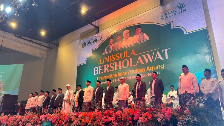 Shalawat akbar yang digelar oleh Universitas Islam Sultan Agung (Unissula). IST.