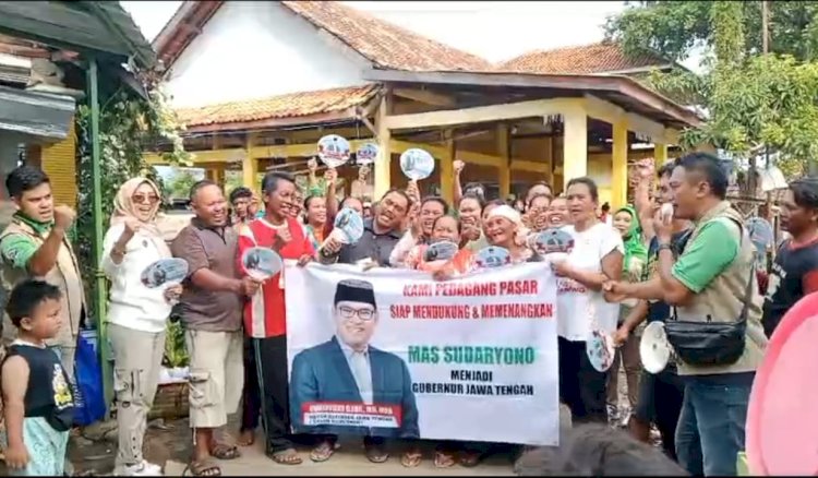 Nelayan dan pedagang ikan Pasar Roban Timur Kabupaten Batang deklarasikan dukungan ke Sudaryono di Pilgub Jateng 2024. IST.