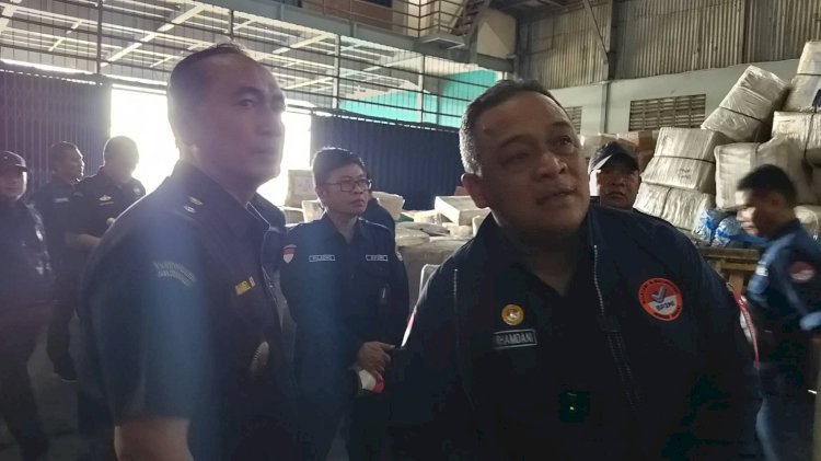 Kepala Badan Perlindungan Pekerja Migran Indonesia (BP2MI), Benny Rhamdani Saat Melakukan Sidak Ke Perusahaan Jasa Titipan PT MAJ Di Jalan Arteri Yos Sudarso Kompleks Pelabuhan Lama Semarang, Sabtu (06/07). Soetjipto/RMOLJawaTengah