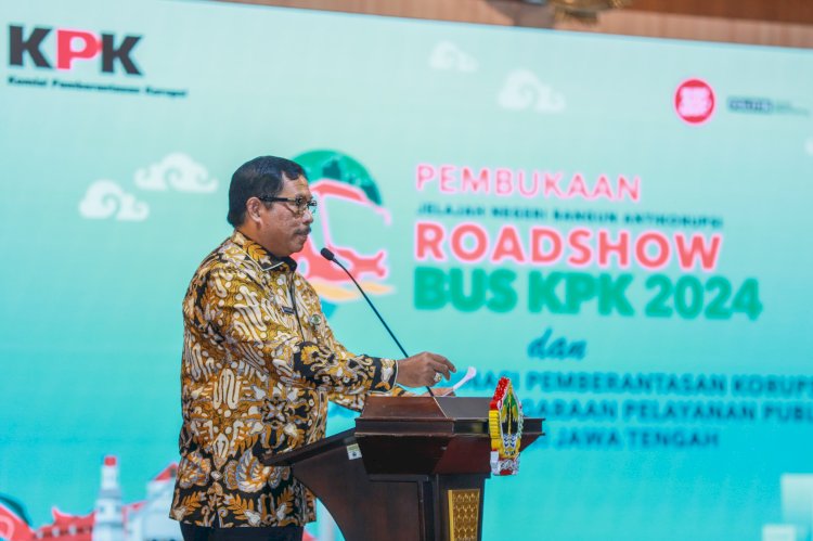 Penjabat (Pj) Gubernur Jawa Tengah, Nana Sudjana saat menghadiri pembukaan Roadshow Bus KPK dan Rakor Pemberantasan Korupsi terkait Penyelenggaraan Pelayanan Publik Provinsi Jawa Tengah di Gedung Gradhika Bhakti Praja, Komplek gedung kantor gubernur Jawa Tengah di Semarang, Kamis, (11/7). dok Humas Pemprov