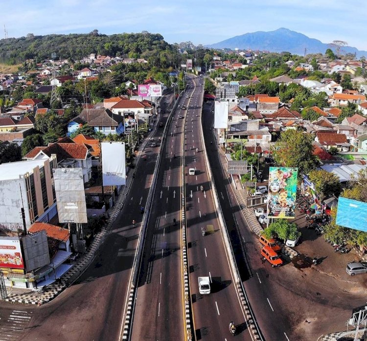Fly Over Jatingaleh menjadi akses masyarakat penghubung Semarang bagian atas dan bawah. Dicky Aditya/RMOLJateng