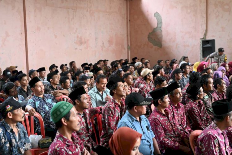 Ketua RT dan RW di Kecamatan Bonorowo saat mengikuti kegiatan peningkatan kapastias yang dilakukan Bupati Arif Sugiyanto dan Wakil Bupati Ristawati Purwaningsih.  Budi Agung/RMOLJateng