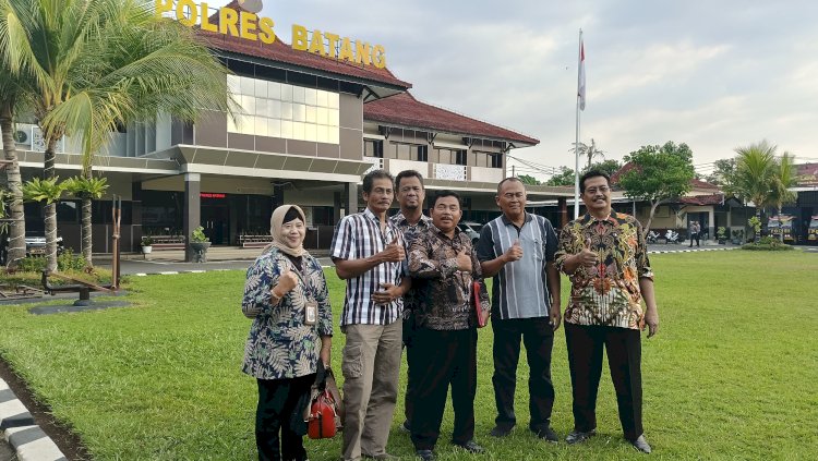 Sejumlah pihak sengketa tanah usai melakukan mediasi di Polres Batang.