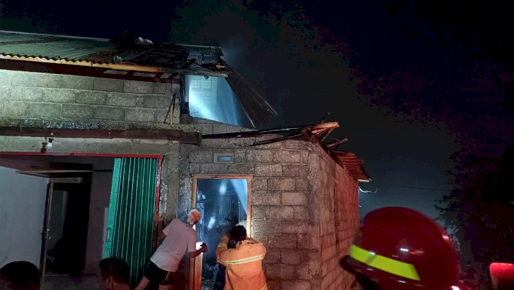 Petugas Pemadam Kebakaran (Damkar) Wonosobo Saat Berusaha Memadamkan Api, Rabu (17/07). Dokumentasi Badan Penanggulangan Bencana Daerah (BPBD) Wonosobo