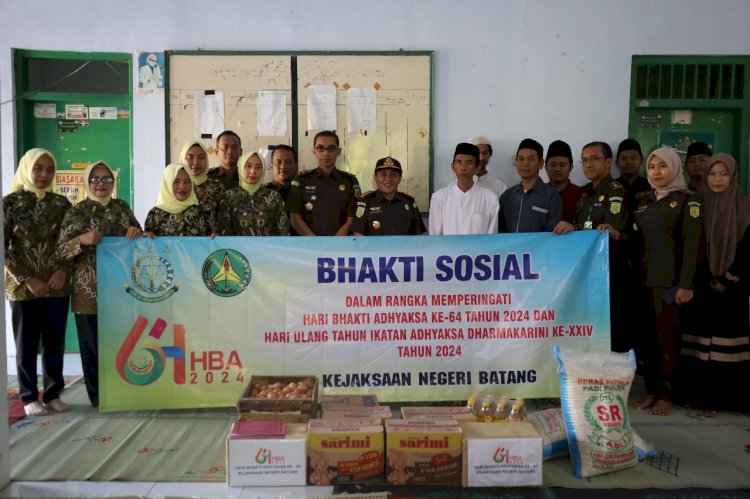 Kejaksaan Negeri (Kejari) Batang memperingati Hari Bhakti Adhyaksa Ke-64 Tahun 2024 dan hari Ulang Tahun Ikatan Adhayaksa Dharmakarini Ke-24 Tahun 2024. IST