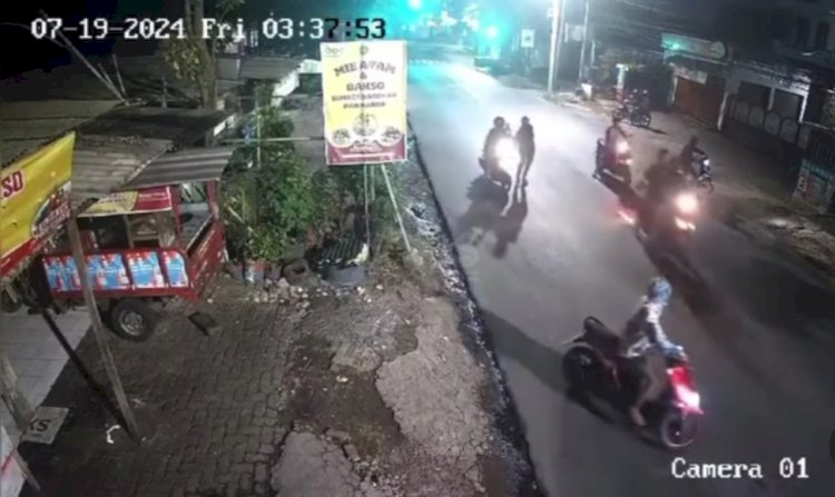 Tawuran Gangster Di Kalipancur, Ngaliyan, Sabtu (20/7) Dini Hari. Tangkapan Layar Dicky A Wijaya/RMOLJawaTengah