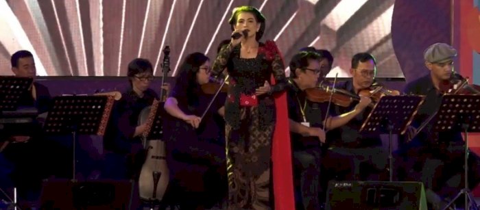 Salah satu penampil dalam Solo Festival Keroncong 2024 di Pamedan Pura Mangkunegaran. Dian Tanti/RMOLJateng