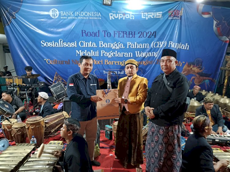 Sosialisasi Cinta, Bangga, dan Paham (CBP) Rupiah melalui pagelaran wayang golek di Kabupaten Tegal, Minggu (21/7) malam. 
