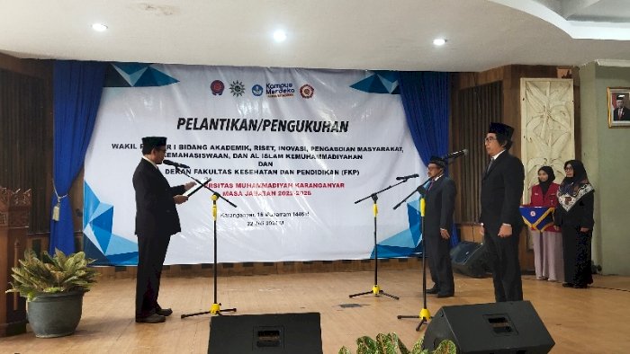 Rektor UMUKA Solo, DR H Muh Samsuri M.SI, Melantik Prof Dr H Ali Imran Al Maruf Dan Muhammad Amir Anshori. Dian Tanti Burhani/RMOLJawaTengah