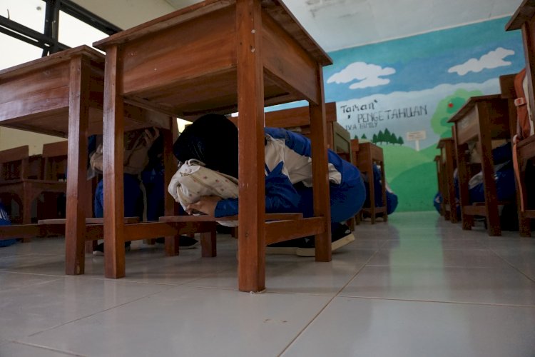 Simulasi siaga bencana gempa di SMPN 7 Batang, Selasa (23/7). RMOL Jateng/ Bakti Buwono 