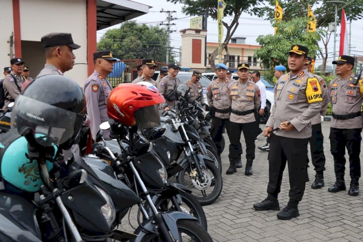 Kapolres Kudus AKBP Ronni Bonic melakukan pengecekan kendaraan bermotor dinas menjelang tahapan pemungutan suara Pilkada 2024.