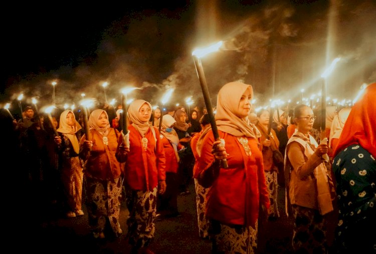 Prosesi Bedhol Kedaton Dan Tapa Bisu Dalam Rangkaian Hari Jadi Ke-199 Kabupaten Wonosobo. Dokumen Protokol Dan Komunikasi Pimpinan (Prokopim) Wonosobo