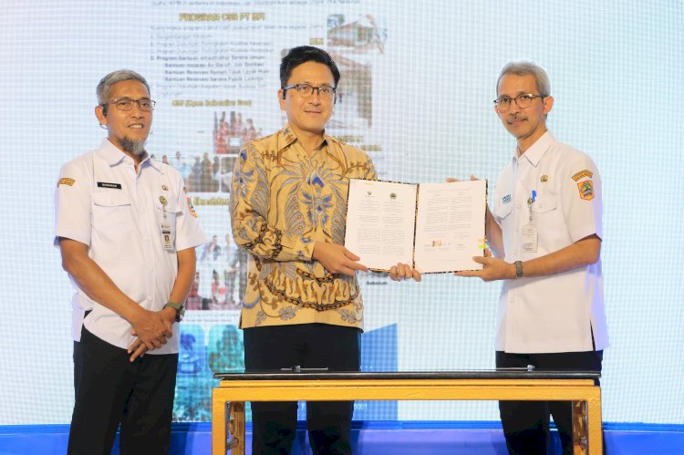 Penandatangan Amandemen PKS Pemanfaatan FABA PLTU Batang oleh COO BPI Yoshimitsu Fujii dan Kepala Disperakim Jateng Arief Djatmiko disaksikan oleh Sekda Jateng Sumarno. IST