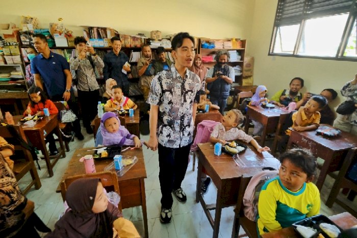 Gibran Pantau Uji Coba Makan Bergizi Gratis Di SD Tugu Jebres. Dian Tanti Burhani/RMOLJawaTengah