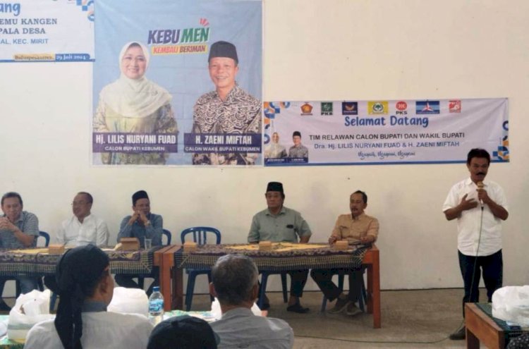 Ketua Relawan Lilis-Zaeni Kebumen, Adi Pandoyo memberikan pengarahan saat diadakan Deklarasi Sekretariat Pemenangan Urut Sewu di Desa Waluyo, Kecamatan Buluspesantren. Budi Agung/RMOLJateng