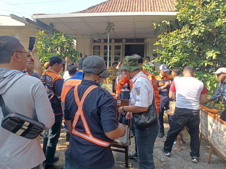 Proses pengosongan tujuh rumah di komplek rumah dinas Eks PJKA di wilayah Gergaji kelurahan Randusari Semarang. Umar Dani/RMOLJateng