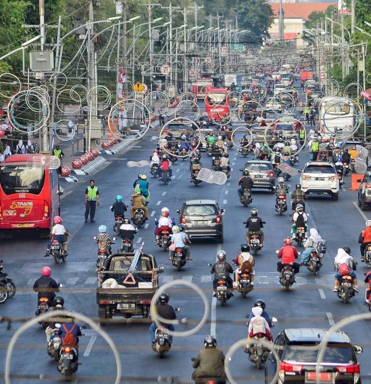 Jalan Pemuda setiap hari padat aktivitas masyarakat sebagai pusat perekonomian dan pemerintahan Kota Semarang. Dicky Aditya/RMOLJateng