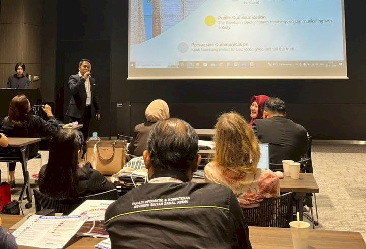 Dhinar, melakukan presentasi penelitian tentang Kitab Rambang di sebuah konferensi internasional yang diselenggarakan di Jepang pada tanggal 27-28 Juli 2024.