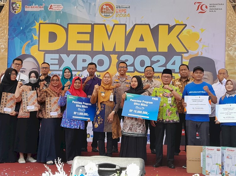 Demak Expo 2024 Digunakan Para Pengusaha Usaha Mikro Kecil Dan Menengah (UMKM) Memperkenalkan Produk, Sekaligus Sarana Bagi Organisasi Perangkat Daerah (OPD), BUMN, Dan BUMD Menunjukkan Keberhasilan Pembinaan Dan Pembangunan Mereka Kepada Masyarakat. Diselenggarakan Rabu (31/07)–Sabtu (01/08). Nungki S Nurhidayanto/RMOLJawaTengah