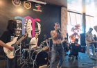 'Jiwa Serigala' Manggung di Terminal Mangkang, Gemparkan Pecinta Musik Cadas dan Masyarakat