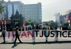 Massa Tagih Janji Polisi Usut Tuntas Kasus Iwan Boedi
