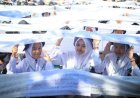 Ruaar Biasa, Bentangan Tulisan Shalawat Asnawiyah Terpanjang di IAIN Kudus Sukses Pecahkan Rekor Muri