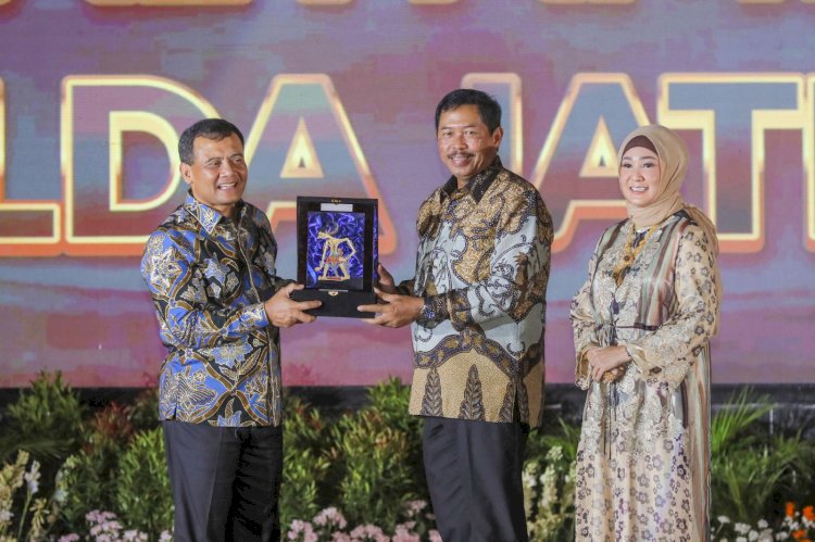 Penjabat (Pj) Gubernur Jawa Tengah, Nana Sudjana, menghadiri acara Kenal Pamit Kapolda di halaman Mapolda Jateng pada Sabtu, 3 Agustus 2024 malam. Istimewa 