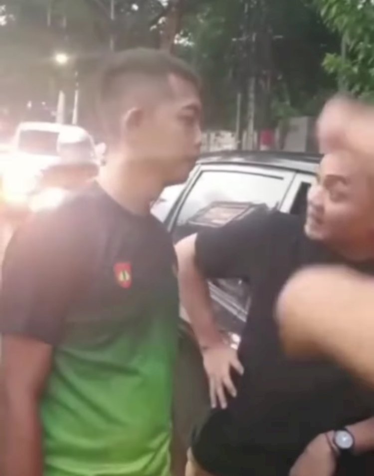 Viral Perselisihan Di Jalan Antara Seorang Pria Muda Dengan Diduga Oknum TNI Berbuntut Viralnya Postingan Foto Pria Itu Babak Belur. Tangkapan Layar Media Sosial