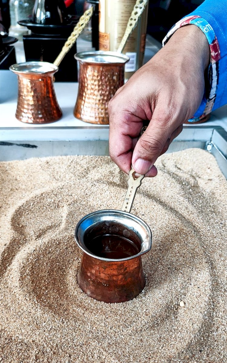 Metoda Seduh Ala Turkish Coffee Termasuk Salah Satu Teknik Tertua Dalam Sejarah Penyeduhan Kopi. Istimewa/RMOLJawaTengah