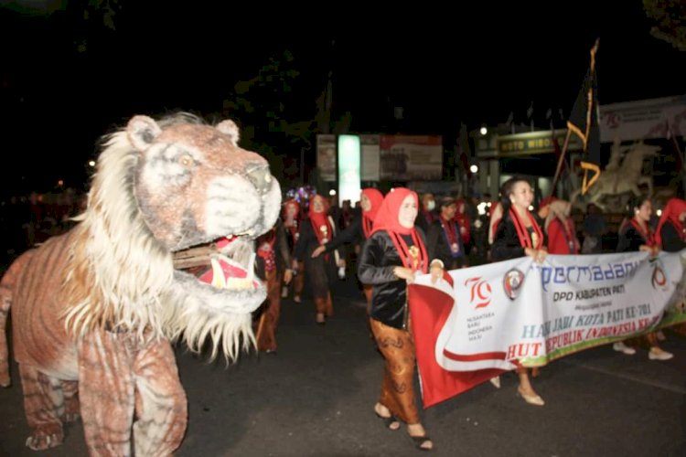 Rangkaian festival yang dipusatkan di Alun alun Simpang 5 Pati ini, dibuka dengan penampilan barongan Macan Loreng dari Kecamatan Gabus. 